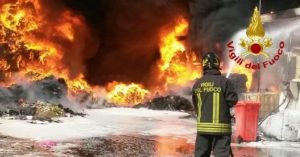 incendio-pomezia-vigili-fuoco-300x157